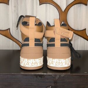 Men’s size 10.5 shoe by puma’s. New shoes never been worn.